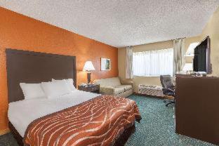 Baymont By Wyndham Midland Motel Room photo