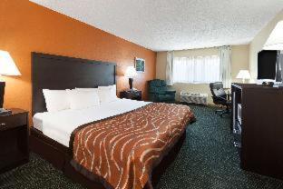 Baymont By Wyndham Midland Motel Room photo