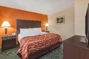 Baymont By Wyndham Midland Motel Room photo